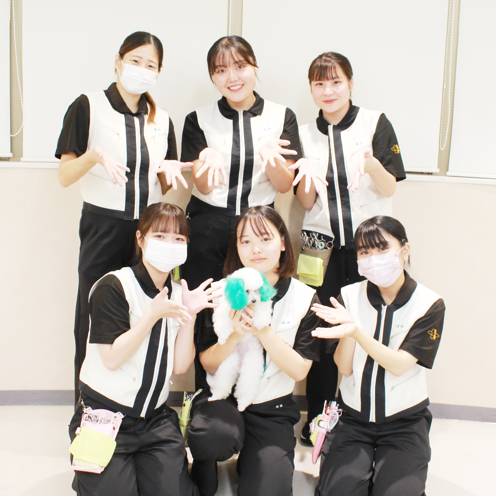 ２年生Bクラスのカラ－リング実習♪